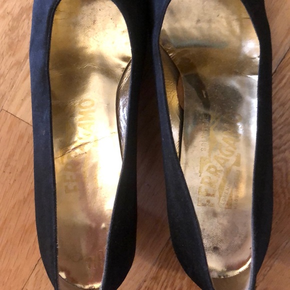 Vintage Ferragamo kitten heels - Picture 2 of 4